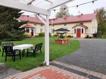 Tilan päärakennus, jossa ...