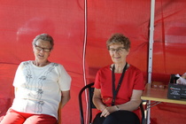 Makkarat olis jo kuumana..... niin keittiön väkikin