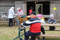 ... ja hyvältähän eväät maistuvat.