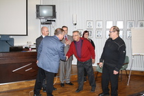 No tähän ne kättelyt loppu