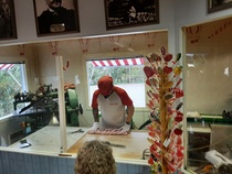 ... ja melkein valmiita karamellitankoja.