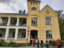 Syömään Kuokkalan kartanoon.