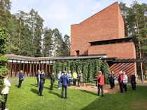 Opas kertoo talosta ja sen suunnittelija Alvar Aallosta