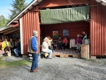 Jälkiruokakahvit Kissakartanossa