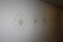 Ja tällaista siitä sitten käytävän seinään tuli