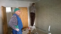Toukokuussa 2019 maalattiin rantasaunan pukuhuone.